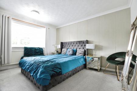 4 bedroom House to let in Vicarage Gardens, Flamstead, AL3