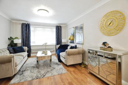 4 bedroom House to let in Vicarage Gardens, Flamstead, AL3