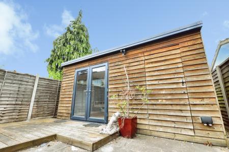 3 bedroom Terraced House to let in Harvey Road, St Albans, AL2