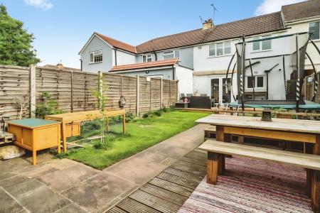 3 bedroom Terraced House to let in Harvey Road, St Albans, AL2