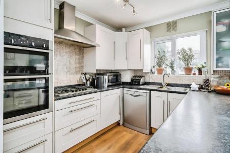 3 bedroom Terraced House to let in Harvey Road, St Albans, AL2