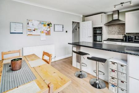 3 bedroom Terraced House to let in Harvey Road, St Albans, AL2