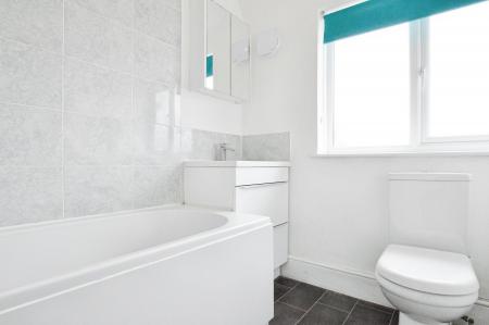 3 bedroom Terraced House to let in Harvey Road, St Albans, AL2