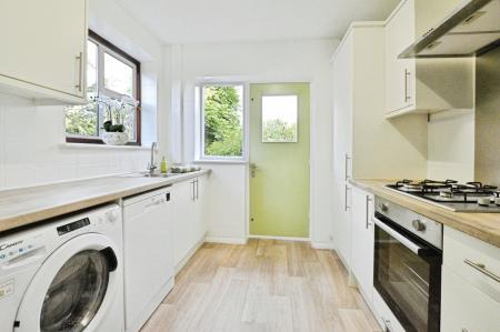 3 bedroom Semi-detached house to let in Barnfield Road, St Albans, AL4