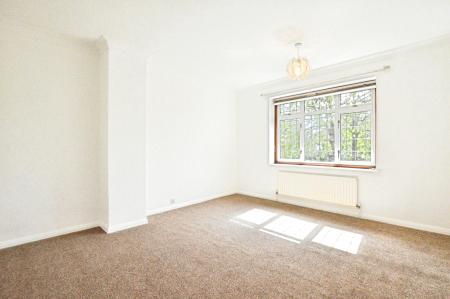 3 bedroom Semi-detached house to let in Barnfield Road, St Albans, AL4