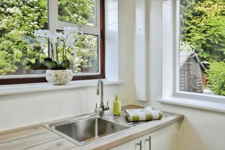 3 bedroom Semi-detached house to let in Barnfield Road, St Albans, AL4