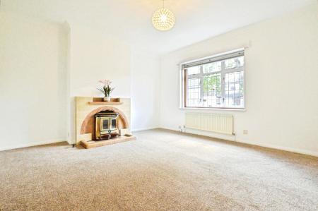 3 bedroom Semi-detached house to let in Barnfield Road, St Albans, AL4
