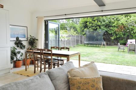 4 bedroom Semi-detached house to let in Ragged Hall Lane, Chiswell Green, AL2