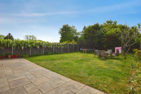 4 bedroom Semi-detached house to let in Ragged Hall Lane, Chiswell Green, AL2