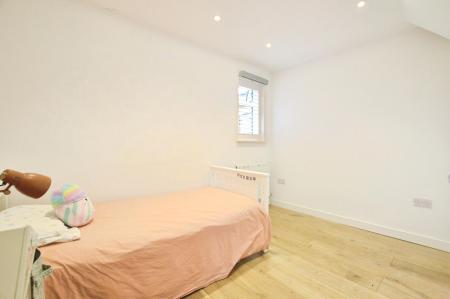 4 bedroom Semi-detached house to let in Ragged Hall Lane, Chiswell Green, AL2