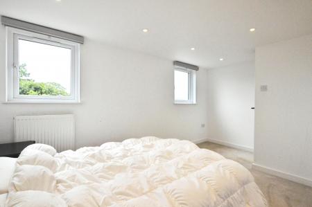 4 bedroom Semi-detached house to let in Ragged Hall Lane, Chiswell Green, AL2