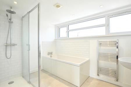 4 bedroom Semi-detached house to let in Ragged Hall Lane, Chiswell Green, AL2