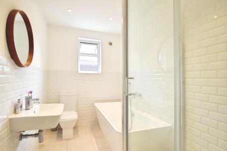 4 bedroom Semi-detached house to let in Ragged Hall Lane, Chiswell Green, AL2