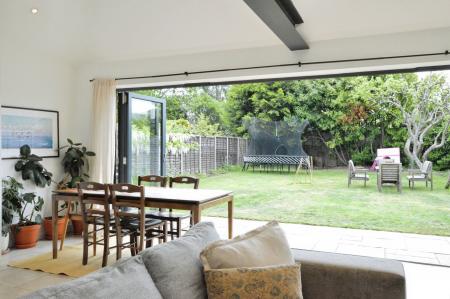 4 bedroom Semi-detached house to let in Ragged Hall Lane, Chiswell Green, AL2