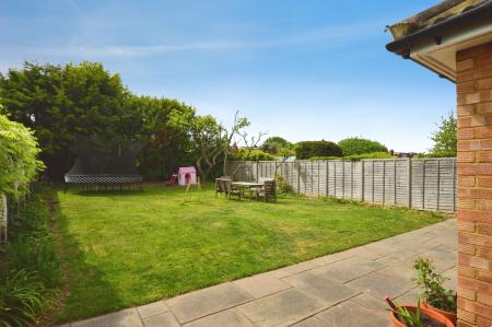 4 bedroom Semi-detached house to let in Ragged Hall Lane, Chiswell Green, AL2