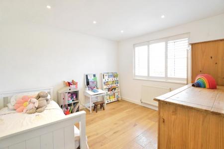 4 bedroom Semi-detached house to let in Ragged Hall Lane, Chiswell Green, AL2