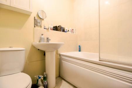 1 bedroom Flat to let in Battlefield Road, St Albans, AL1
