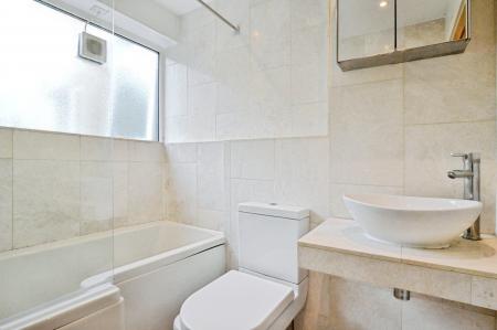 2 bedroom Flat to let in Grosvenor Road, St Albans, AL1