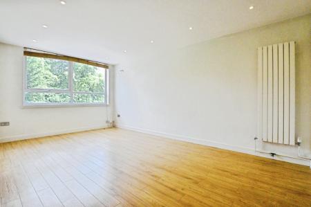2 bedroom Flat to let in Grosvenor Road, St Albans, AL1