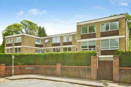 2 bedroom Flat to let in Grosvenor Road, St Albans, AL1