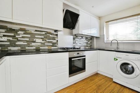 2 bedroom Flat to let in Grosvenor Road, St Albans, AL1