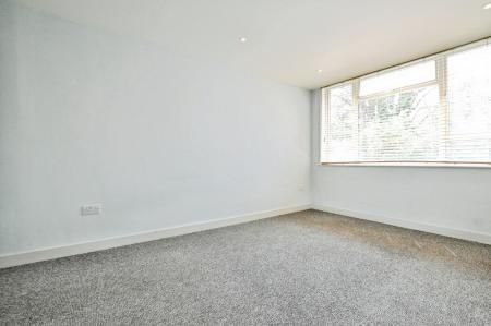 2 bedroom Flat to let in Grosvenor Road, St Albans, AL1