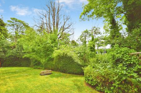 2 bedroom Flat to let in Grosvenor Road, St Albans, AL1