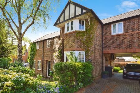 2 bedroom Terraced House to let in Hill Street, St Albans, AL3
