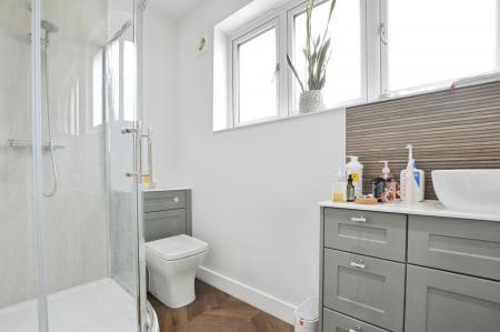4 bedroom Detached house to let in Flora Grove, St Albans, AL1