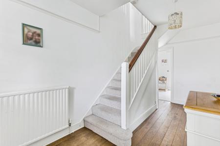 4 bedroom Detached house to let in Flora Grove, St Albans, AL1
