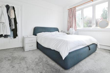 4 bedroom Detached house to let in Flora Grove, St Albans, AL1