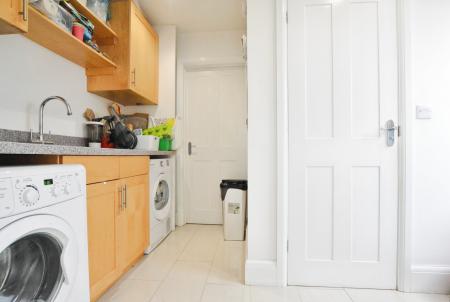 4 bedroom Detached house to let in Flora Grove, St Albans, AL1