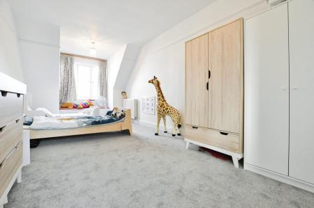 4 bedroom Detached house to let in Flora Grove, St Albans, AL1