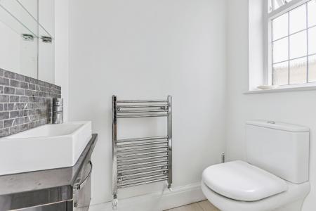 4 bedroom Detached house to let in Flora Grove, St Albans, AL1