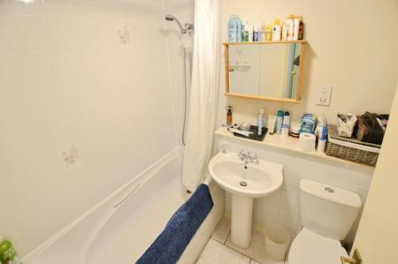 1 bedroom Flat to let in Park View Close, St Albans, AL1