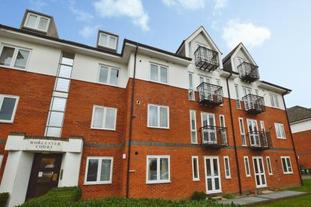 1 bedroom Flat to let in Park View Close, St Albans, AL1