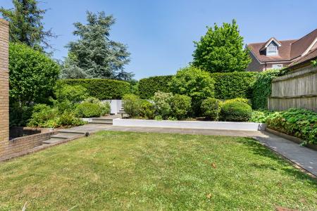 1 bedroom Flat for sale in 143 London Road, St Albans, AL1