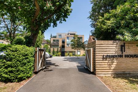 1 bedroom Flat for sale in 143 London Road, St Albans, AL1