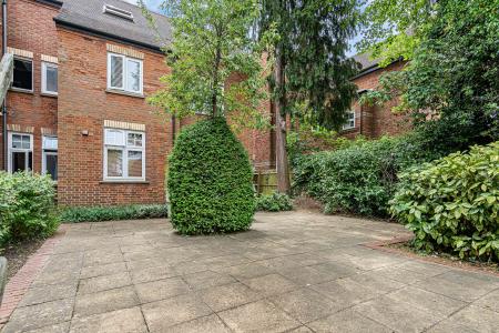 1 bedroom Flat for sale in St. Georges Court, St Albans, AL1