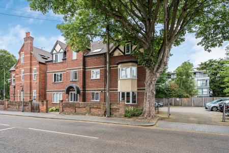 1 bedroom Flat for sale in St. Georges Court, St Albans, AL1