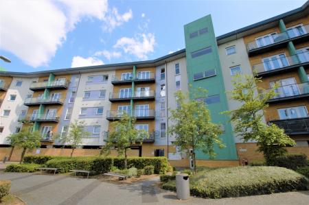1 bedroom Flat to let in Parkhouse Court, Hatfield, AL10