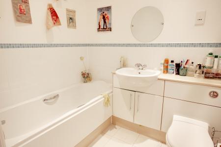 1 bedroom Flat to let in Parkhouse Court, Hatfield, AL10
