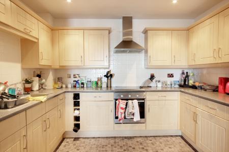 1 bedroom Flat to let in Parkhouse Court, Hatfield, AL10