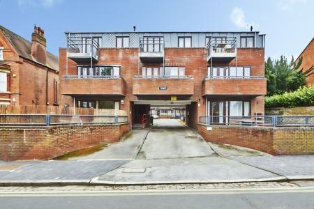 1 bedroom Flat to let in Upper Lattimore Road, St Albans, AL1