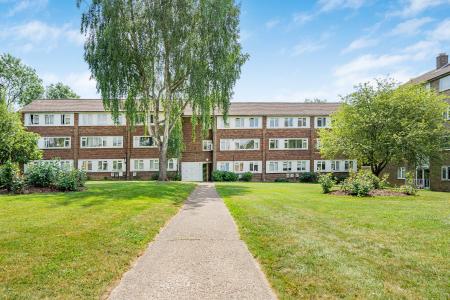 2 bedroom Flat for sale in The Ridgeway, St Albans, AL4
