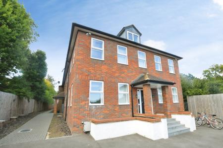 1 bedroom Flat to let in Porters Wood House, Porters Wood, St Albans, AL3