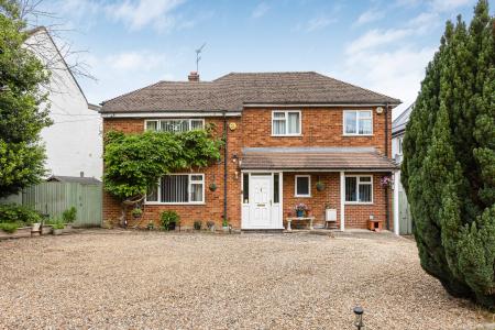 4 bedroom Detached house for sale in Napsbury Lane, St Albans, AL1
