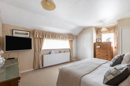 4 bedroom Detached house for sale in Napsbury Lane, St Albans, AL1