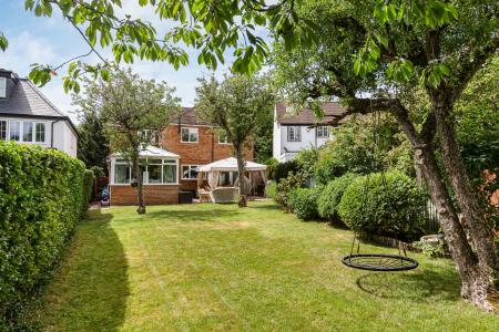 4 bedroom Detached house for sale in Napsbury Lane, St Albans, AL1