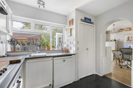4 bedroom Detached house for sale in Napsbury Lane, St Albans, AL1